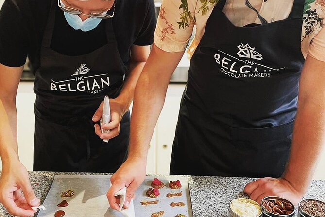 1.5h Belgian Chocolate Workshop in Brussels (bean to bar) - Shaping truffles by hand