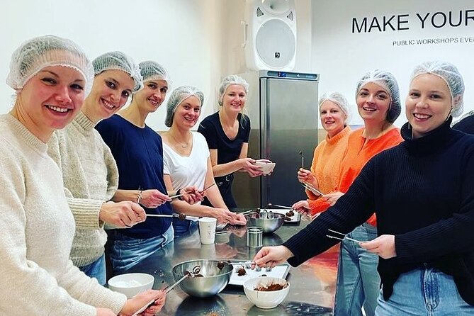 1.5h Belgian Chocolate Workshop in Brussels (bean to bar) - Meeting cacao before meeting the chocolate