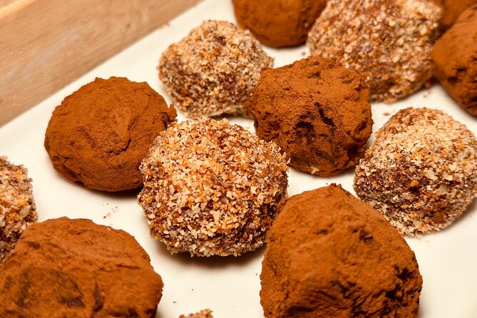 1.5h Hands on Chocolate Workshop: Truffles & Tasting - Hot Chocolate While the Truffles Set