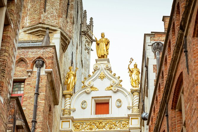 2-Hour Historical Walking Tour in Bruges with Praline Included - Markt, the Belfry, and Bruges at work