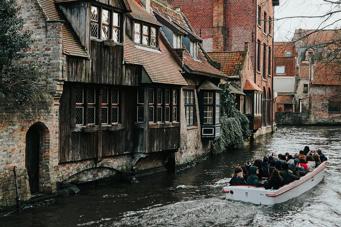 2-Hour Historical Walking Tour in Bruges with Praline Included - Canals, the brewery, and Bruges after dark