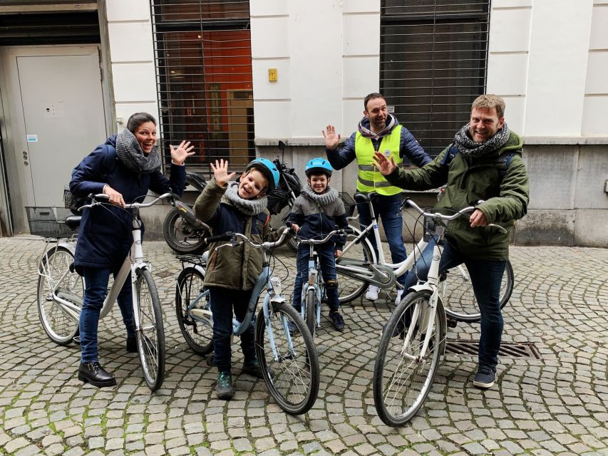Antwerp: City Highlights Guided Bike Tour - What the guide adds to the ride