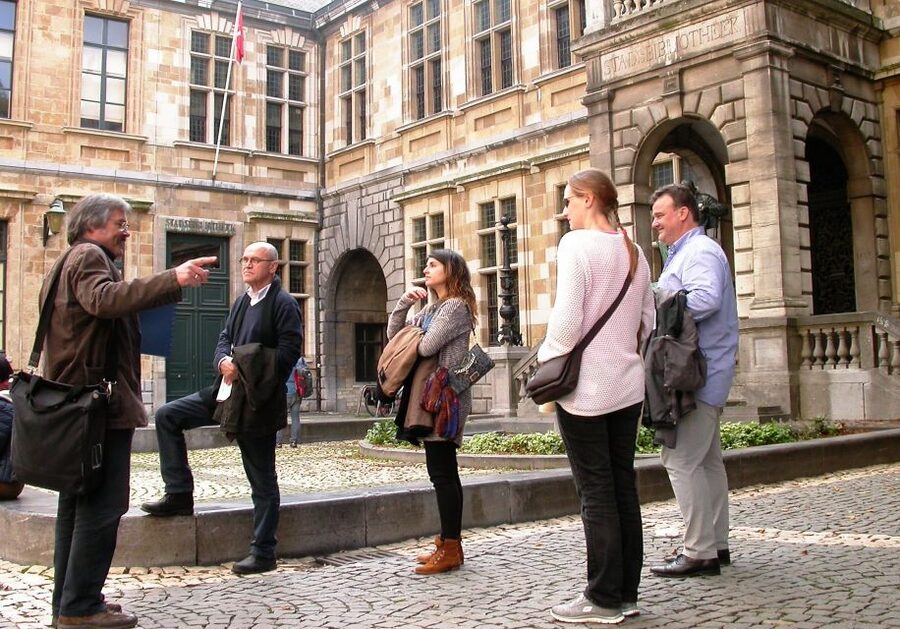 Antwerp: City Highlights Walking Tour - Vlaeykensgang, Antwerp’s atmospheric shortcut