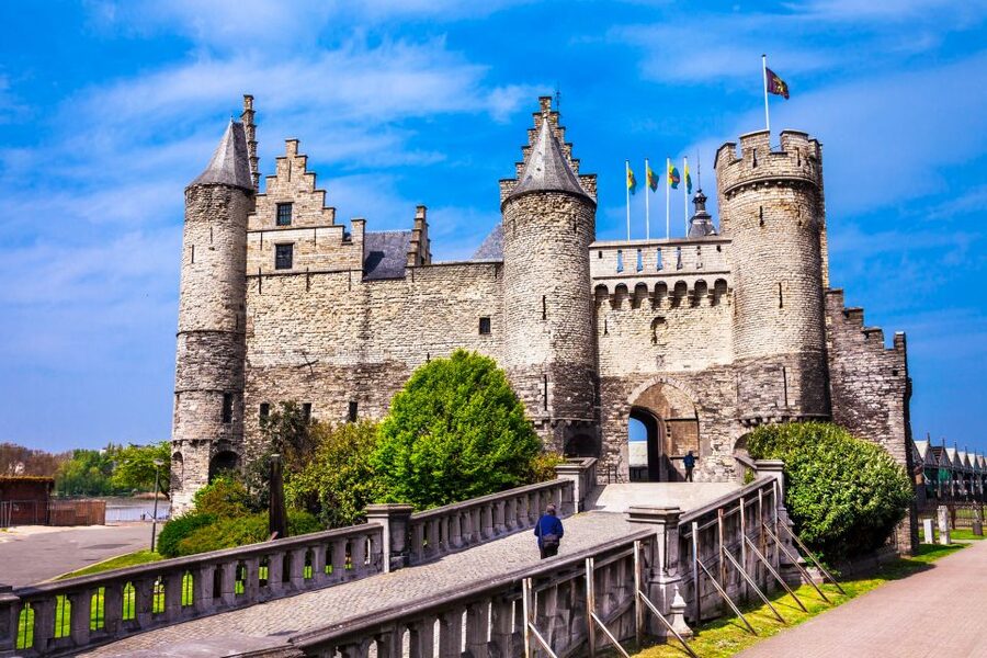 Antwerp: Express Walk with a Local in 60 minutes - The best part may be the food and bar advice