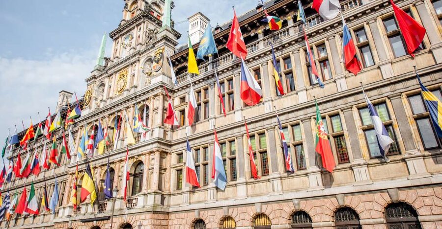 Antwerp: Express Walk with a Local in 60 minutes - Antwerp Central Station, a grand first impression