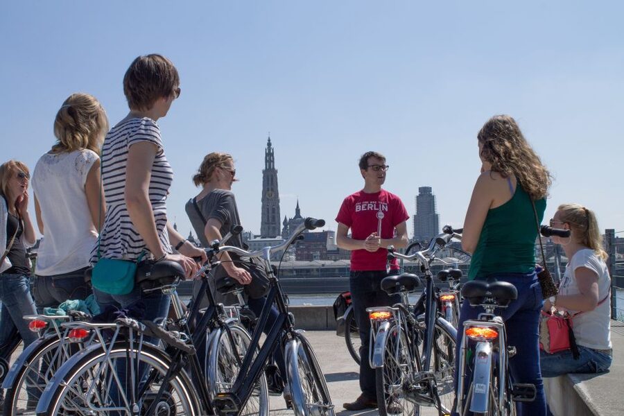 Antwerp: Guided Bike Tour - The Scheldt, Old Port, and Museum aan de Stroom