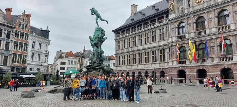 Antwerp: Historical Walking Tour in the Old City - Starting beside Antwerp’s castle at Het Steen