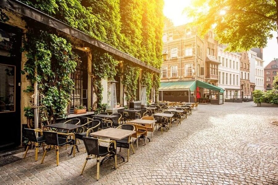 Antwerp: Must-See Attractions Private Walking Tour - Cathedral of Our Lady and the art of Antwerp