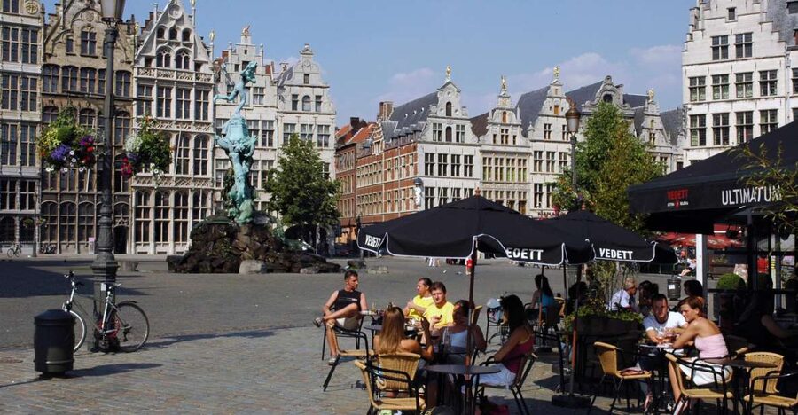 Antwerp: Private 3-Hour Historical Sightseeing Walking Tour - Starting at the Brabo Fountain and Grote Markt