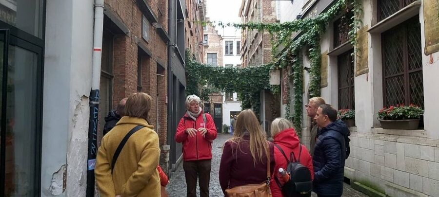 Antwerp: Private Historical Highlights Walking Tour - Nello and Patrasche, a small statue with a big following