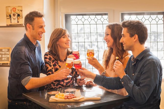 BeerWalk Brussels (English guide) - Manneken Pis and a Beer Across the Street
