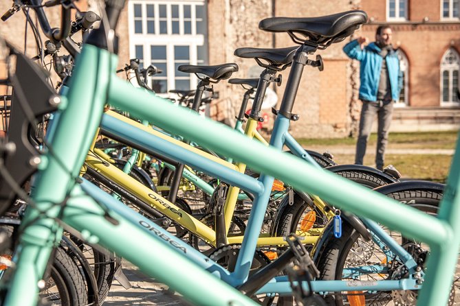 Bicycle tour in historic Ghent - A 15-minute pause at Dok Brewing Company