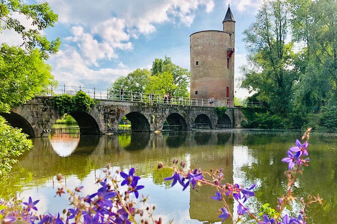 BikeTour Bruges & Damme in Spanish and English - A Belgian cafe stop in Damme