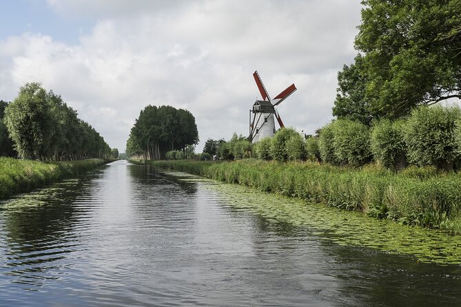 BikeTour Bruges & Damme in Spanish and English - Returning through Bruges and visiting De Halve Maan