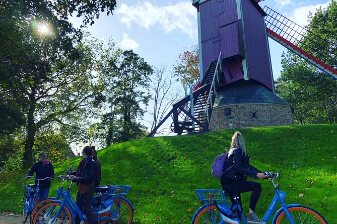 BikeTour Bruges & Damme in Spanish and English - Starting at Minnewater and Bruges’ old gates