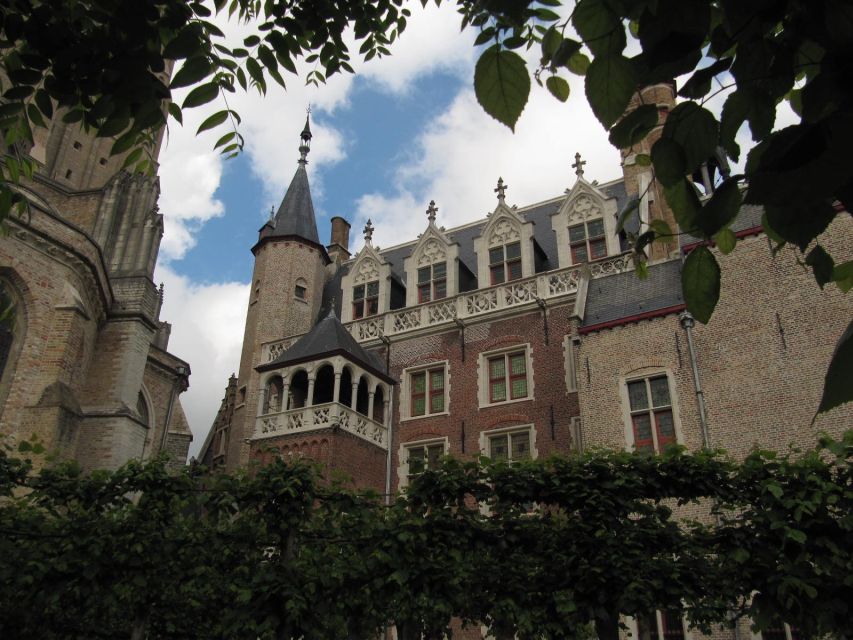 Bruges: 2.5-Hr Walking Tour from train station to Markt - Starting at Bargeplein and entering old Bruges