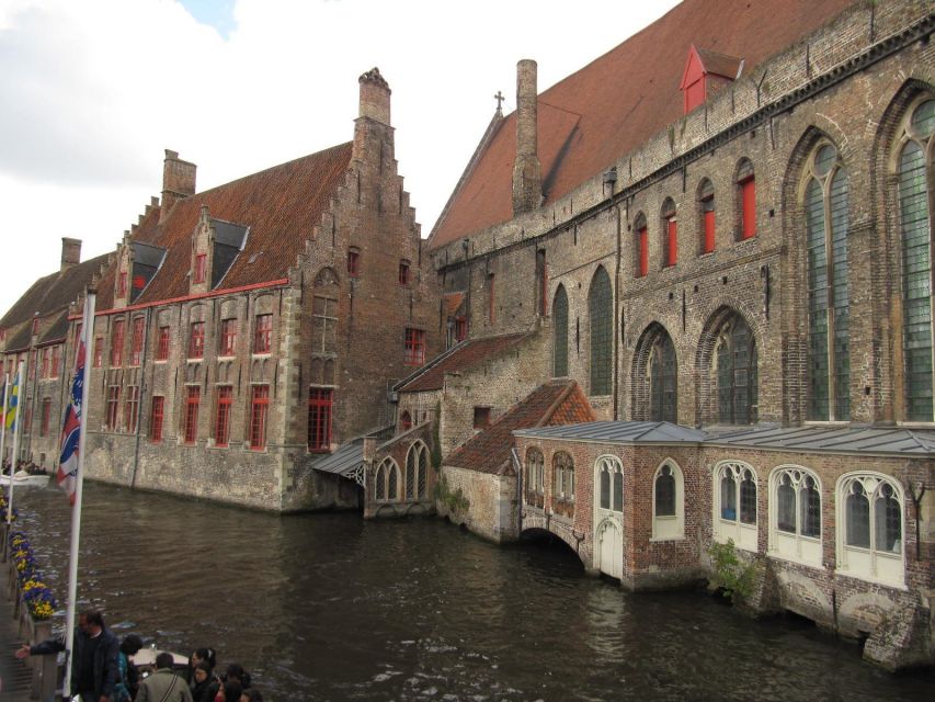 Bruges: 2.5-Hr Walking Tour from train station to Markt - Price, group size, and overall value