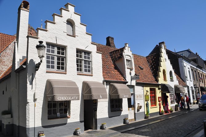 Bruges by bike with friends and family! - Kruispoort and the city’s eastern edge