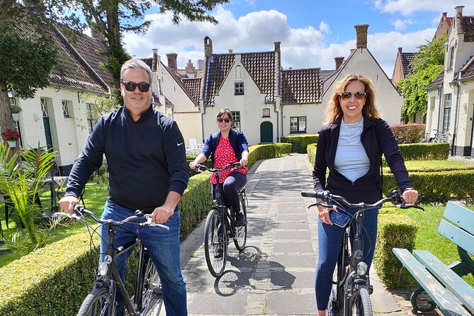 Bruges by bike with friends and family! - Bruges from the Markt to Gruuthuse