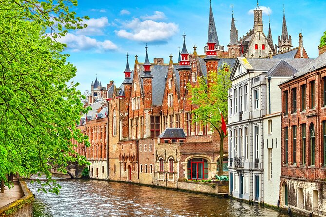Bruges Charms and Gems Tour for Cruise Passengers - Quiet corners at the Beguinage and Minnewater