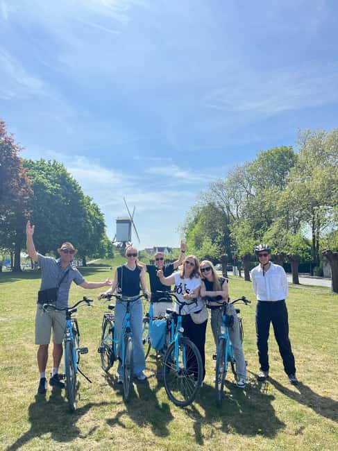 Bruges: City Highlights Bike Tour - Burg and Market Square: Bruges in its grandest frame