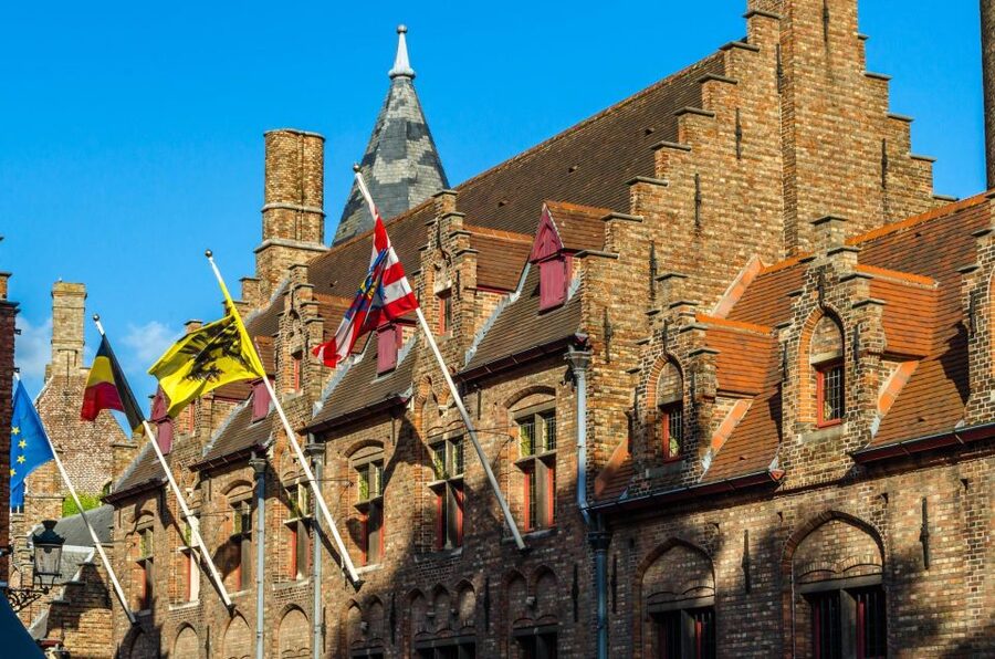 Bruges: Express Walk with a Local in 60 minutes - What the local advice adds