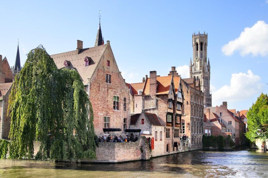 Bruges: Express Walk with a Local in 60 minutes - One hour or up to 90 minutes?