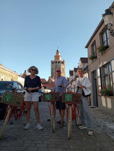 Guided Retro Bike Tour of Highlights and Hidden Gems