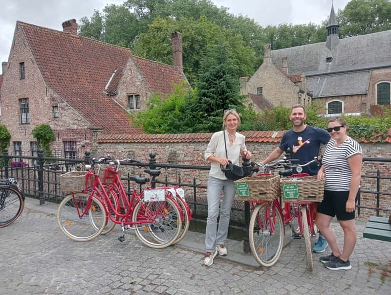 Bruges: Guided Retro Bike Tour of Highlights and Hidden Gems - The Beguinage and Lake of Love