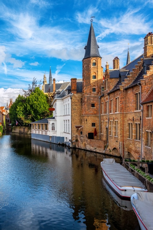 Bruges: Guided Rickshaw Tour - Stories, legends, and useful local advice