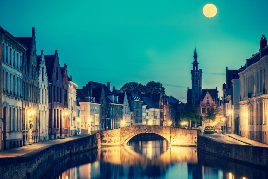 Bruges: Guided Walking Tour - The guides are the heart of the experience