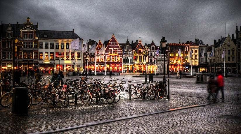 Bruges: Guided Walking Tour - Walplein Square and the narrow Stoofstraat