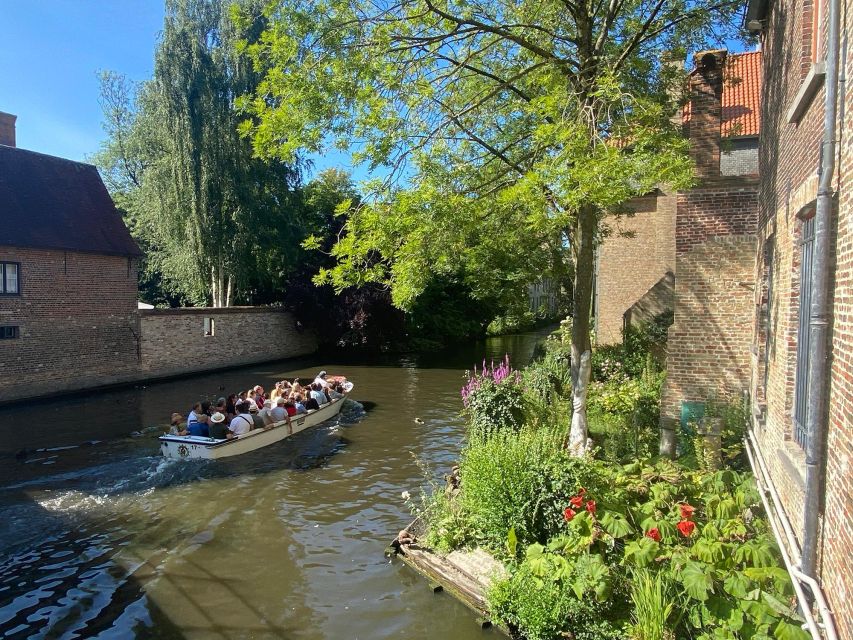 Bruges Guided Walking Tour: Stories, Mysteries and People - Blinde-Ezelstraat, the Fish Market, and Huidenvettersplein