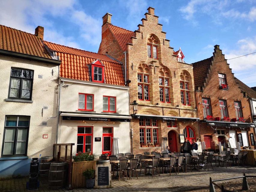 Bruges: Guided Walking Tour - From the Lake of Love to the Beguinage