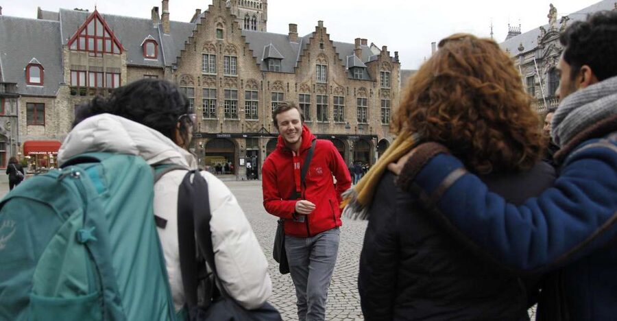 Bruges: History, Chocolate and Beer Walking Tour - The guides and the feel of the group