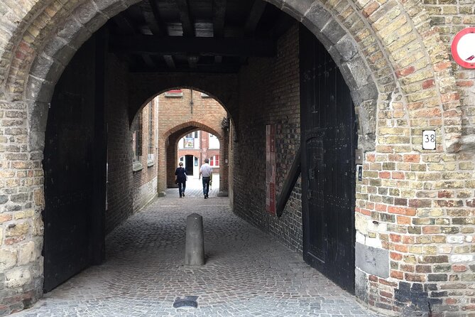 Bruges’ Legends and Hidden Treasures: A Self-Guided Audio Tour - The Belfort and Bruges’ central legends