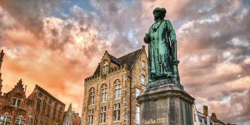 Bruges: Nightly Tales and Untold History Walking Tour - Meeting the yellow umbrella at Markt Square