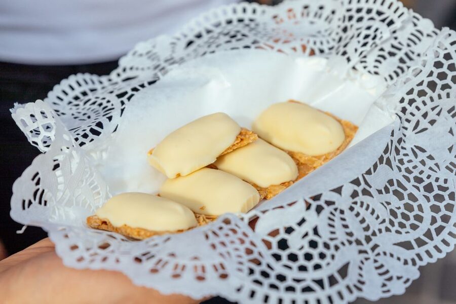 Bruges: Private Food Tour – 10 Tastings with Locals - The private format is the main advantage
