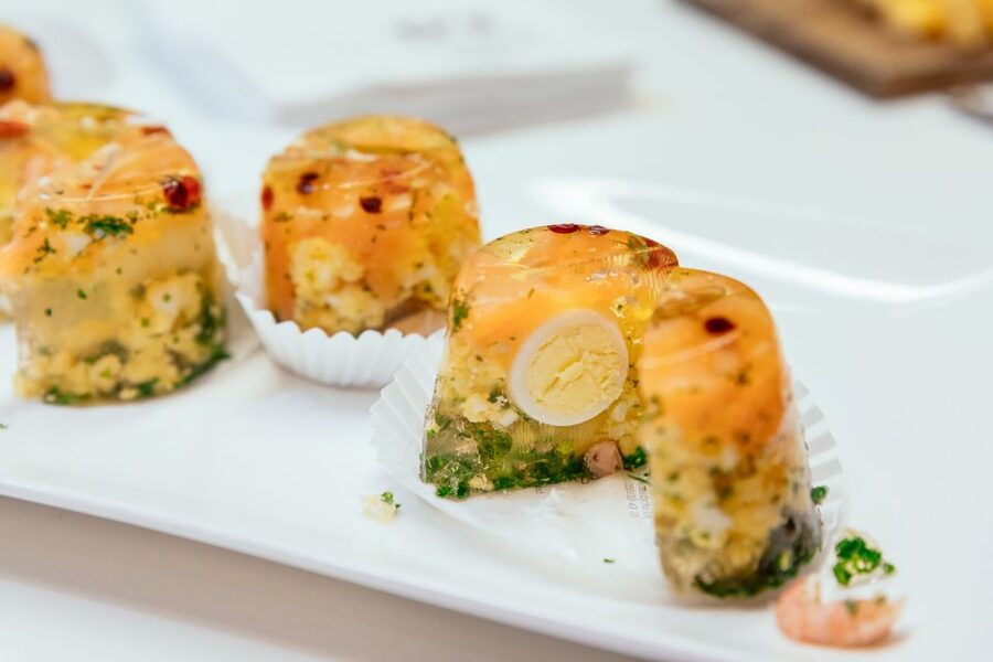 Bruges: Private Food Tour – 10 Tastings with Locals - Simon Stevinplein starts the local food story