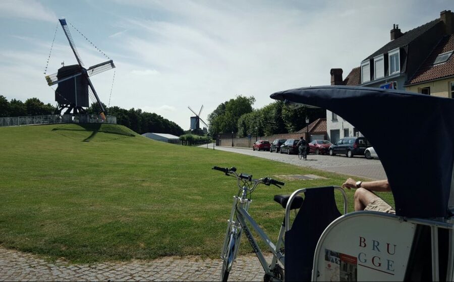Bruges: Private Guided Tour by Pedicab - How this compares with walking and boat tours