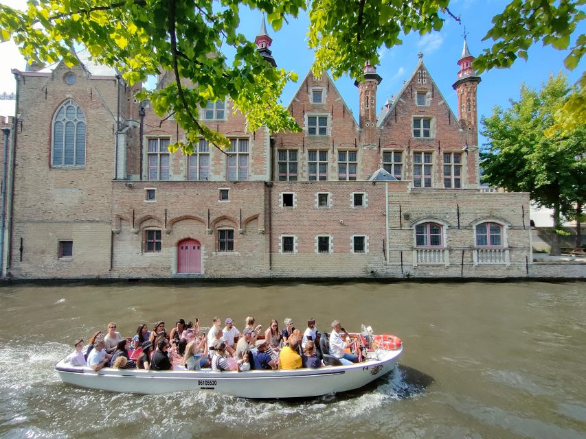 Bruges: Small Group Boat Cruise and Guided Walking Tour - Four Horsemen, Bonifacius Bridge, and Gruuthuse