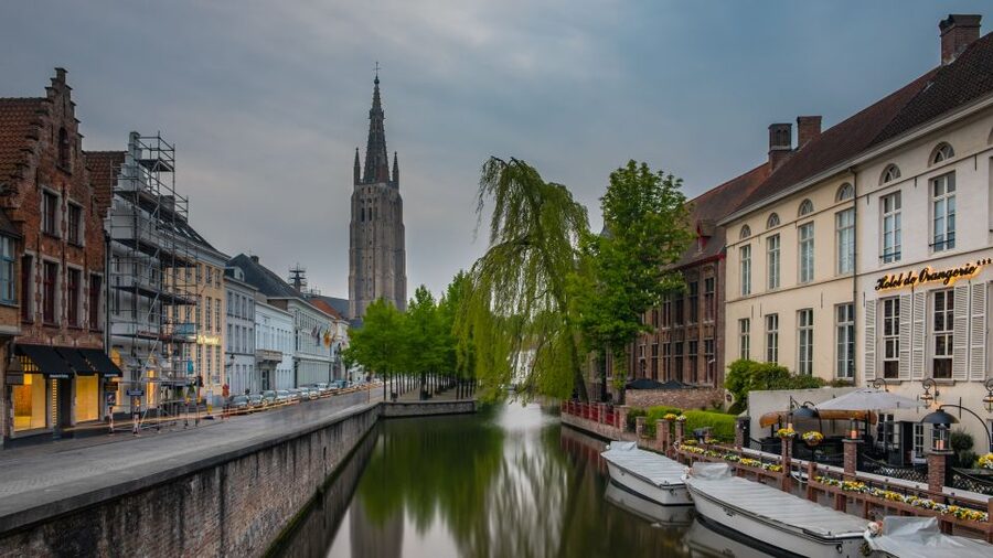 Bruges: Walking Tour, Canal Boat Trip w/Beer Tasting Option - Small streets, major buildings, and easy-to-miss details