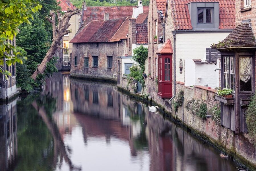 Bruges: Walking Tour, Canal Boat Trip w/Beer Tasting Option - Rozenhoedkaai and Bruges’ most photographed canal view
