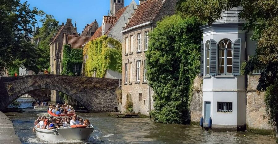 Bruges: Walking Tour, Canal Boat Trip w/Beer Tasting Option - Grote Markt and the Belfort