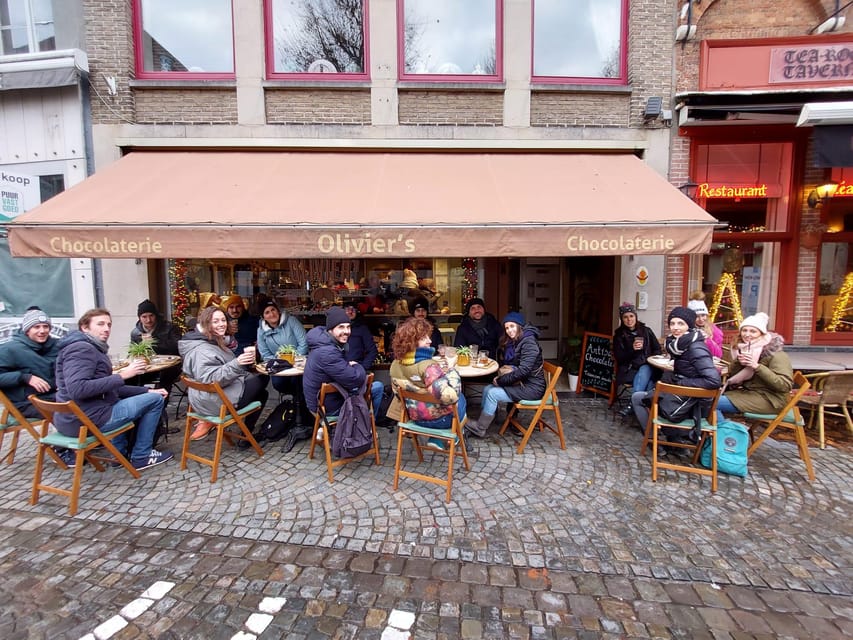 Bruges: Walking Tour with Hot Chocolate & Chocolate Tasting - Markt: Bruges begins in its grand central square