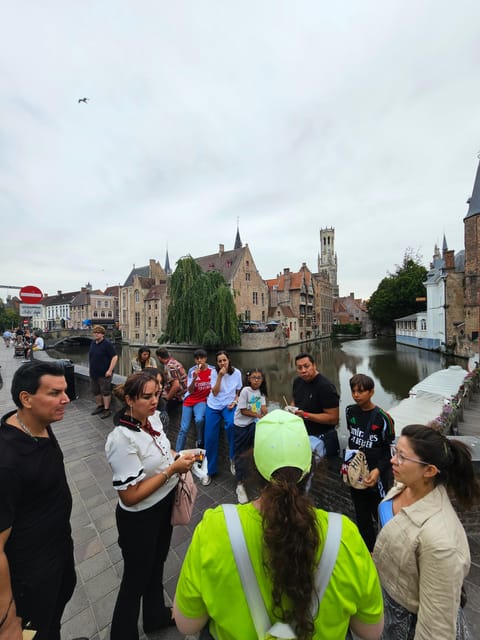 Bruges: Walking Tour with Hot Chocolate & Chocolate Tasting - Walplein Square and Sint-Janshospitaal Museum