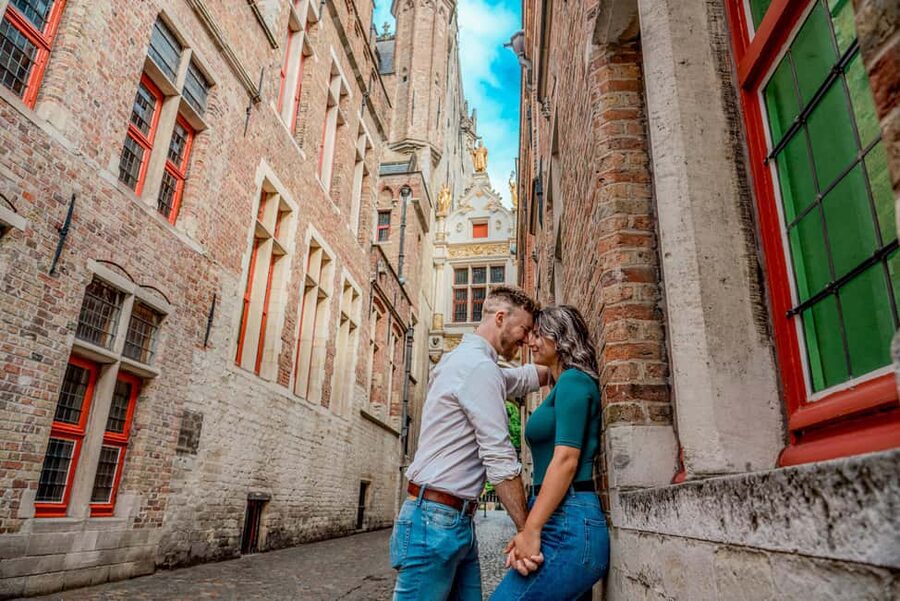 Bruges : Your private 1 hour photoshoot in the medieval city - Who should book this Bruges experience?