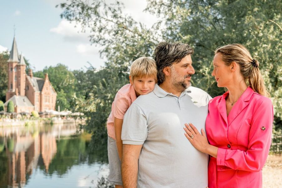 Bruges : Your private 30min. photoshoot in the medieval city - Who will enjoy this most