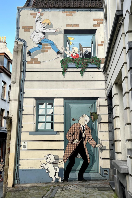 Brussels: 2 hours Private Walking Tour of the Comics Walls - Tintin is only part of the story