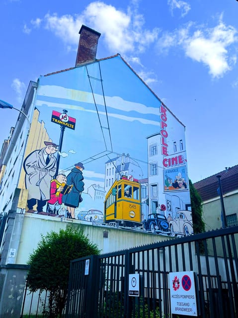 Brussels: 2 hours Private Walking Tour of the Comics Walls - A walk through the historic center, not just an art trail
